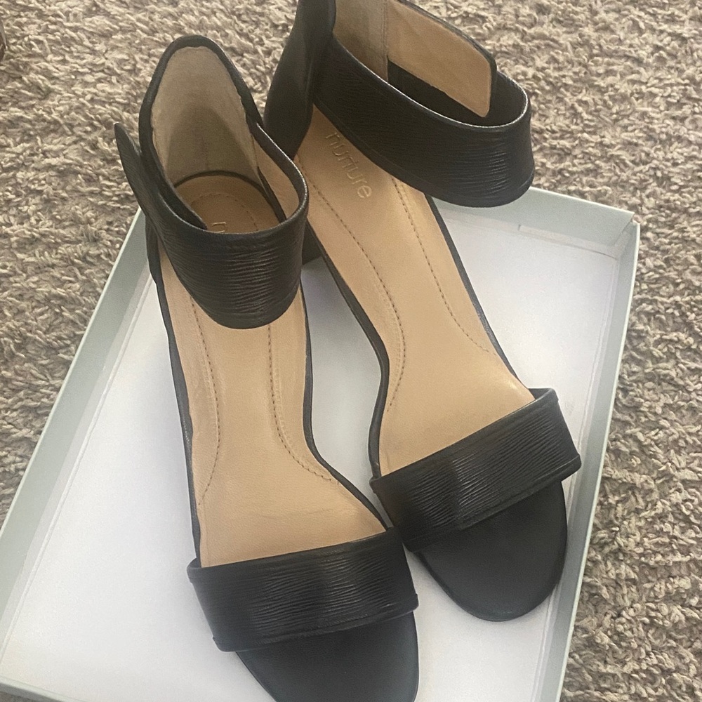 Nurture by Lamaze Black Heeled Sandals - Picture 3 of 7